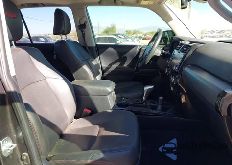 2020 Toyota 4Runner Trd Off Road Premium z USA, uszkodzony, nr VIN JTEBU5JR6L5747998